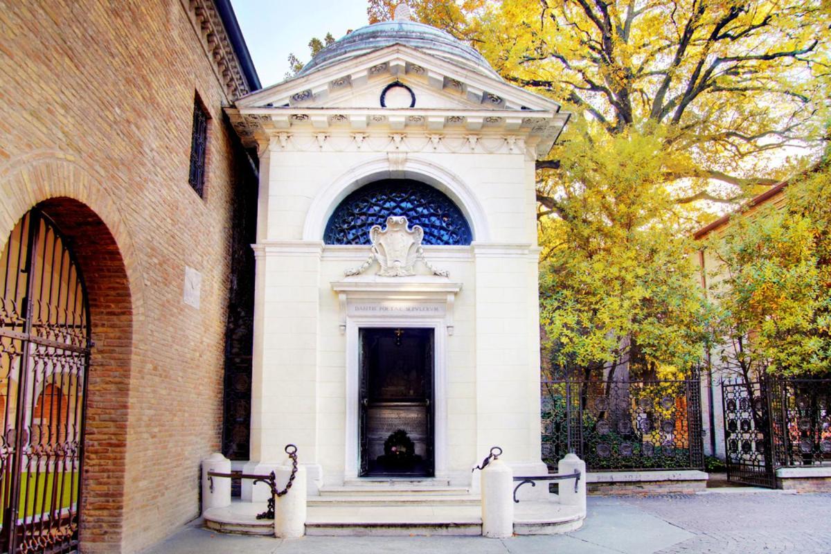 Duomo - City Center Appartamento Elegante Con Suite Ravenna Exteriör bild